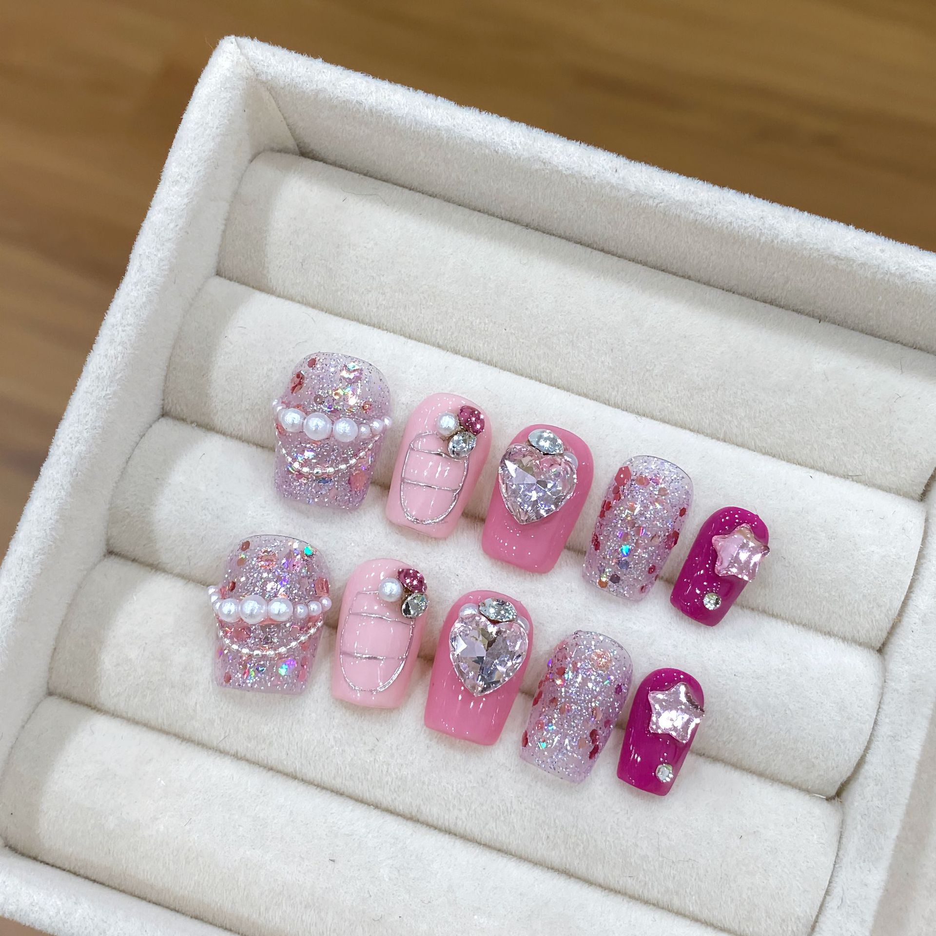 Ręcznie robione paznokcie błys – Resin Art Glitter recenzja i cena